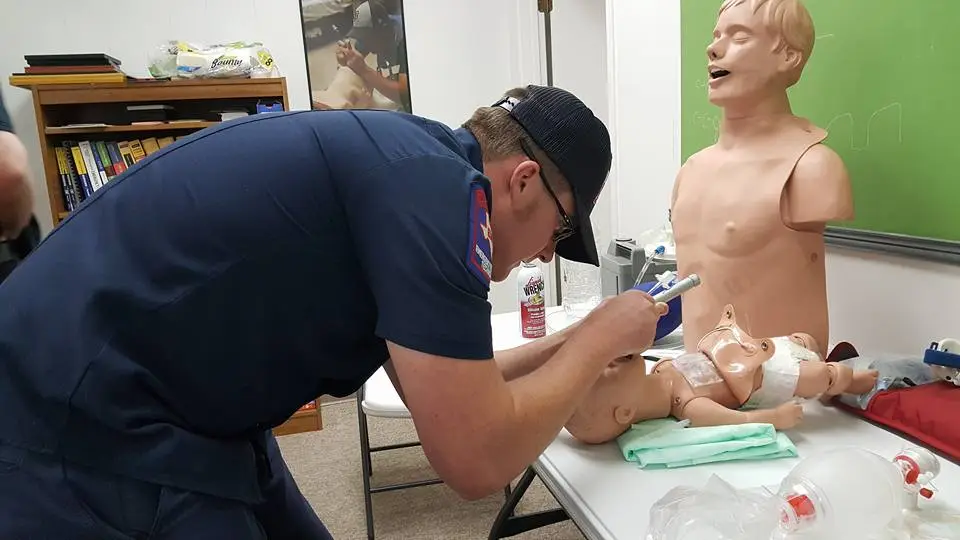 entry level paramedic student practicing skills